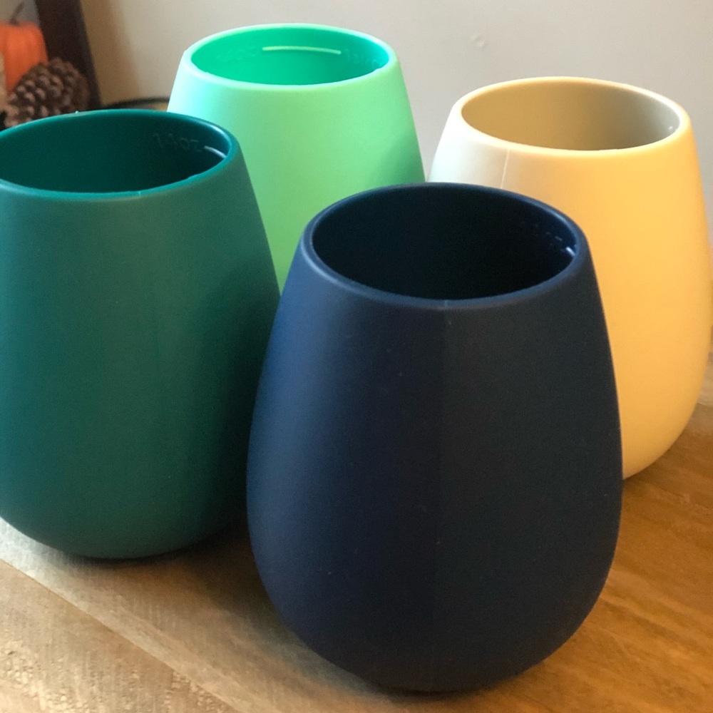 Personalized silicon wine tumblers